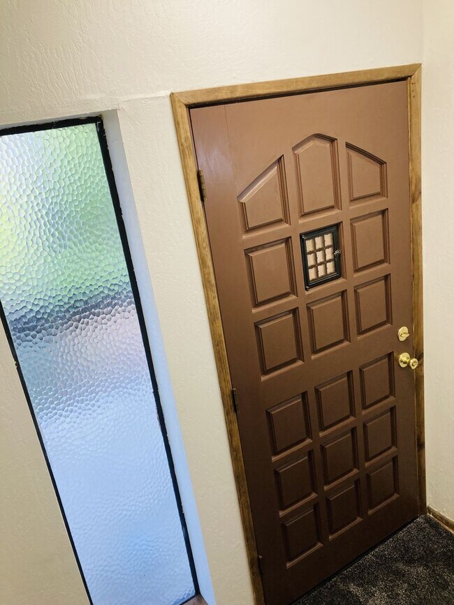 Building Photo - Enchanting Four Bedroom Two and Half Bath Condo in North Meadow Bay.