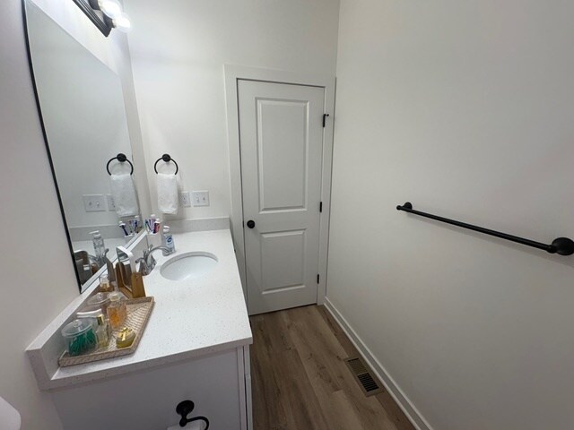 Building Photo - 5290 Pinecrest Ct N