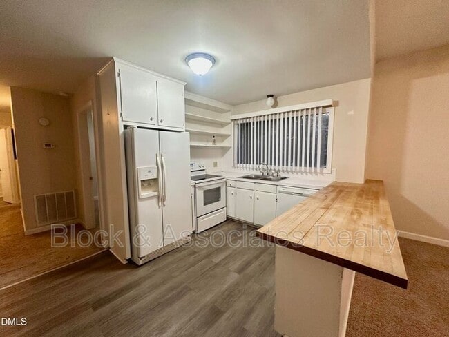 Building Photo - 67 Andrews Store Rd