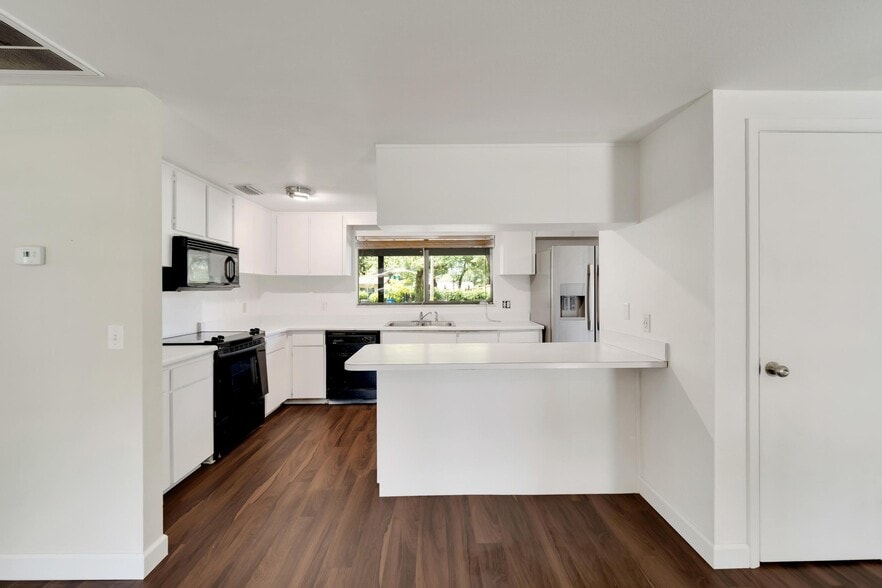 Building Photo - 502 Euclid Ave