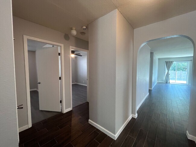 Building Photo - Move-In Ready 4-Bedroom Home Near Tesla, Airport & Downtown Austin