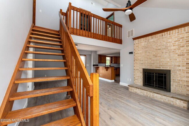 Building Photo - 813 Cable Dr