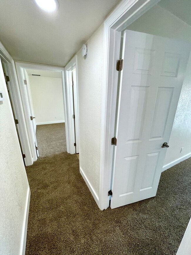 Building Photo - Gorgeous 2-Story Home with Golf Course Views and Modern Amenities!