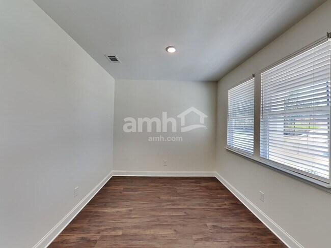 Building Photo - 3750 Blackshear Pl