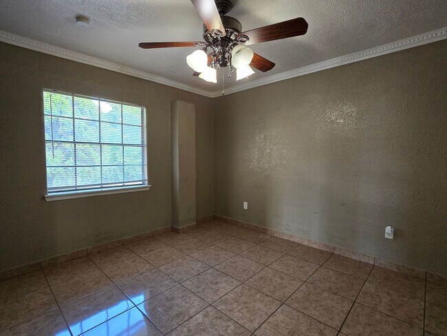 Building Photo - 230 Mighty Oak Ln