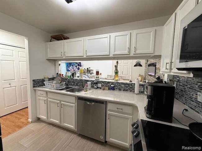 Building Photo - 3635 Reeves Dr