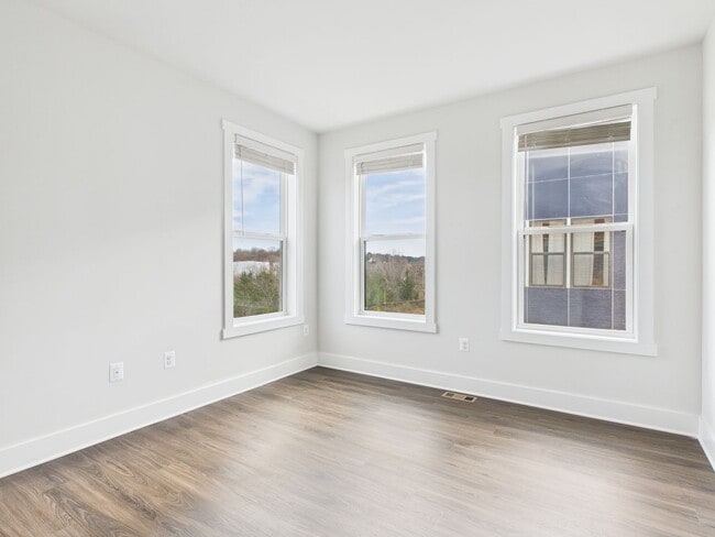 Building Photo - 6 Flatwater Row