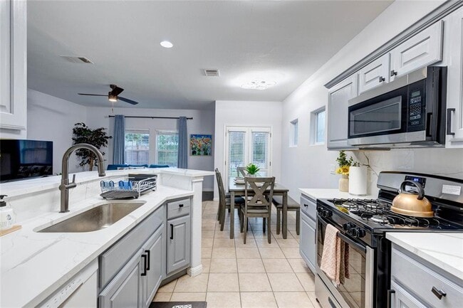 Building Photo - 7510 Lazy Creek Dr