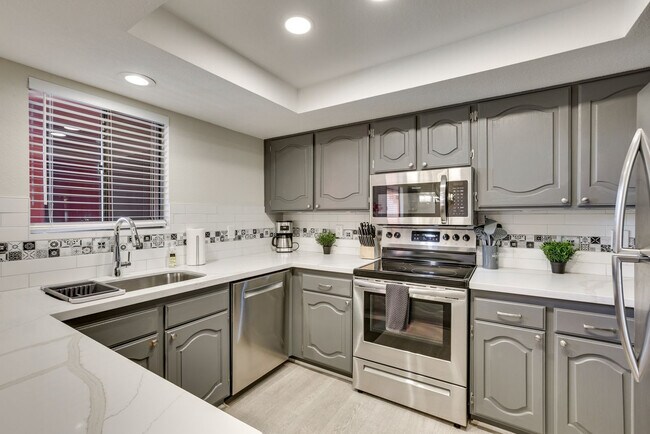 Building Photo - 12212 N Paradise Village Pkwy W