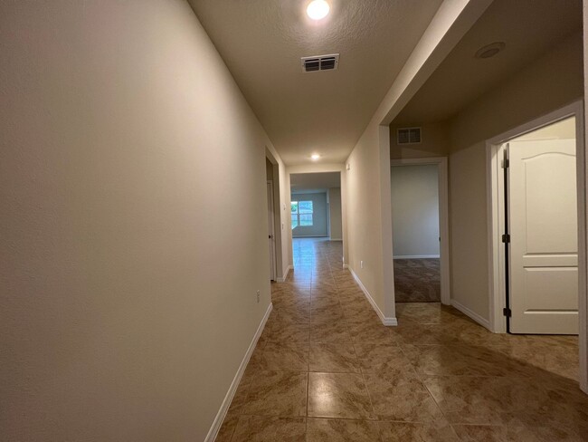 Building Photo - BRAND NEW CONSTRUCTION!! Avalon Park Commu...