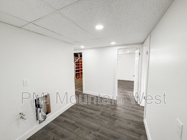 Building Photo - 1011 Claremont Dr