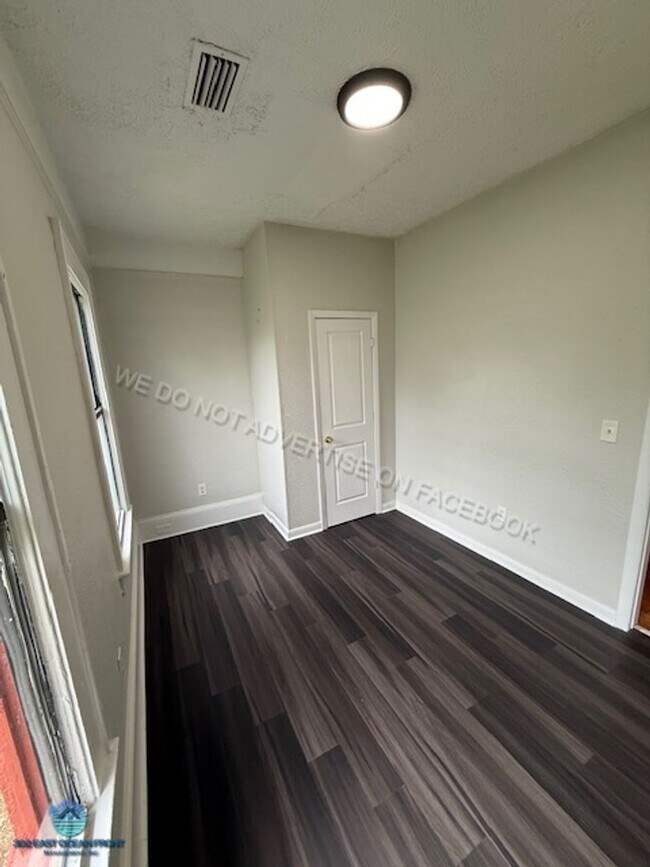 Building Photo - 123 W 23rd St