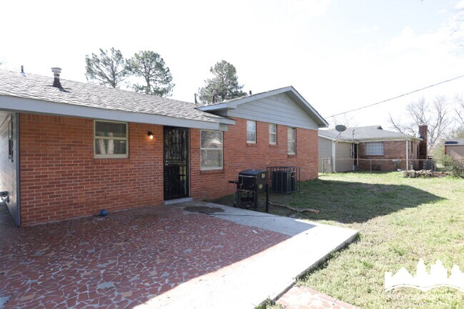 Building Photo - 4887 Peace St