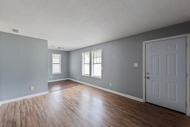 Building Photo - 27 Carolane Dr