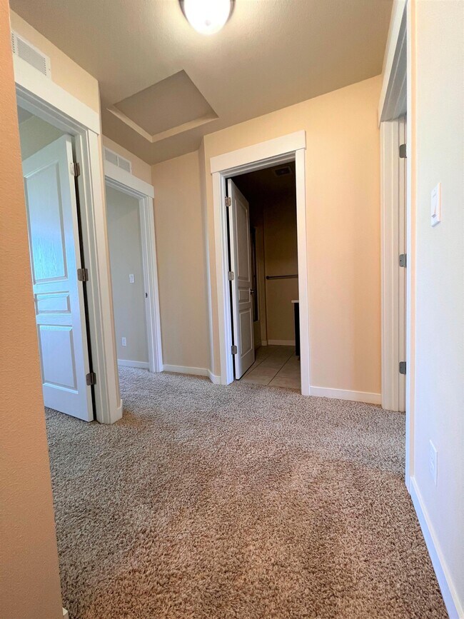 Building Photo - 8834 W Pine Valley Ln