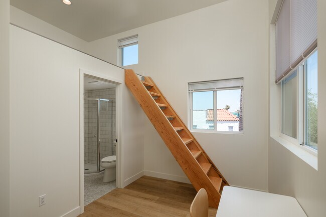 Building Photo - 3045 W Boulevard2A-2A
