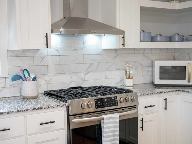 Building Photo - 201 N Dogwood St