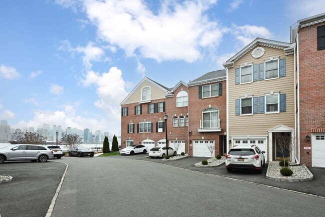 Building Photo - 490 Fulton Ct