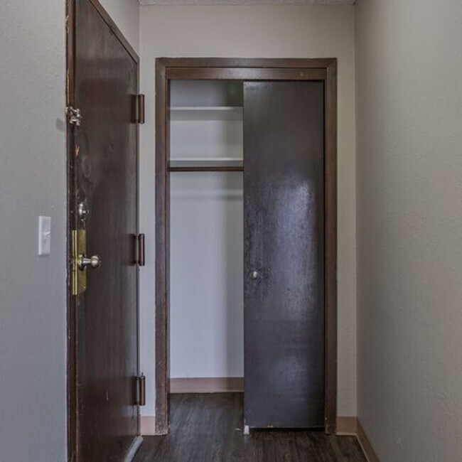 Building Photo - SPACIOUS APARTMENTS LOCATED IN THE HEART O...