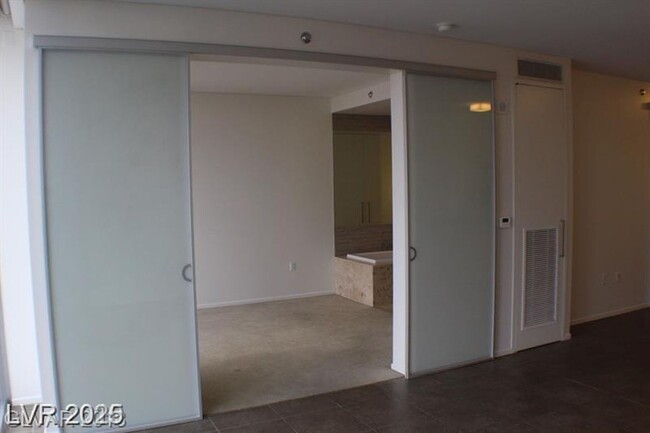 Building Photo - VEER TOWERS! BEAUTIFUL 1 BEDROOM UNIT!