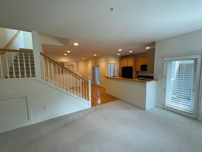 Building Photo - 2 Week Move In Special - Beautiful 2 Bedro...