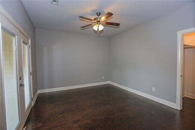 Building Photo - 2007 S Dixieland Rd