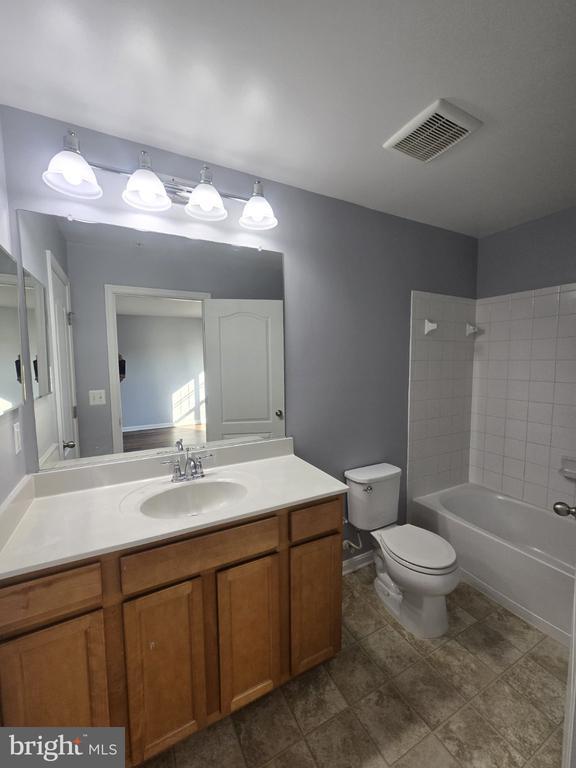 Building Photo - 7720 Village Park Dr