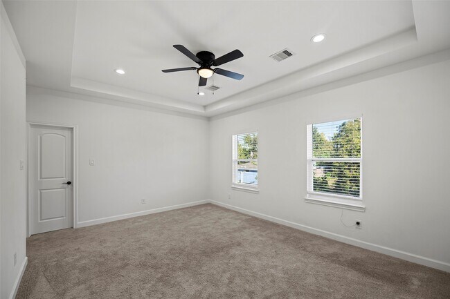 Building Photo - 1071 St Clair St