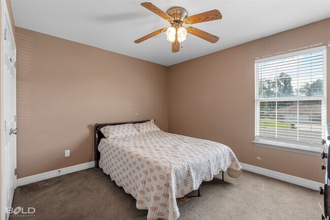 Building Photo - 1608 Shepherd Dr