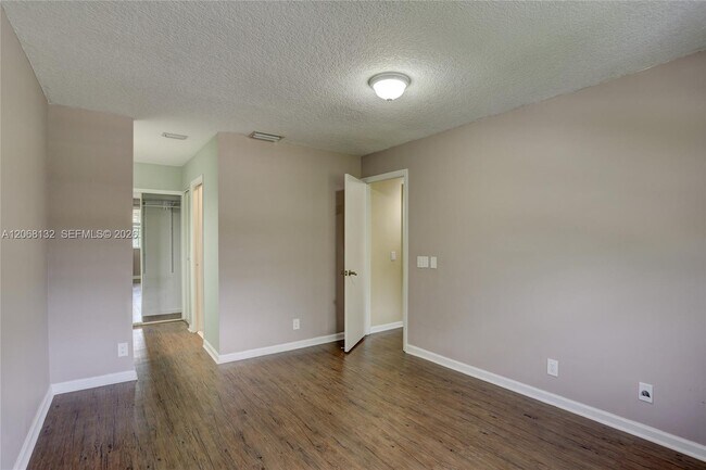 Building Photo - 6659 Via Regina