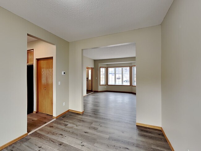 Building Photo - 1933 Mathias Rd