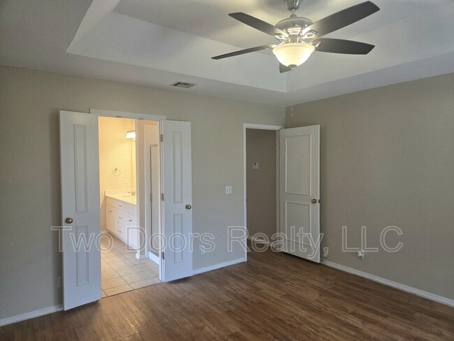 Building Photo - 13820 Oakmond Rd