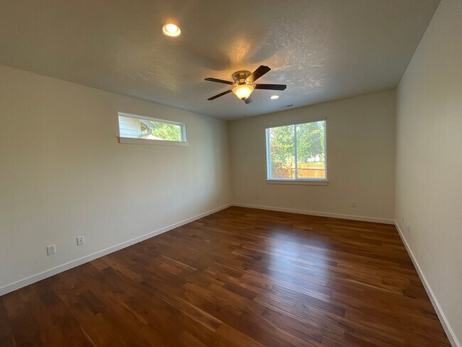 Building Photo - 1296 W Hill Ave