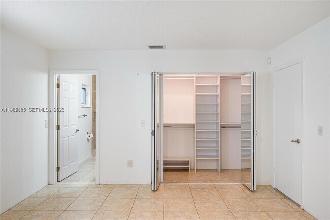 Building Photo - 107 SE 5th St