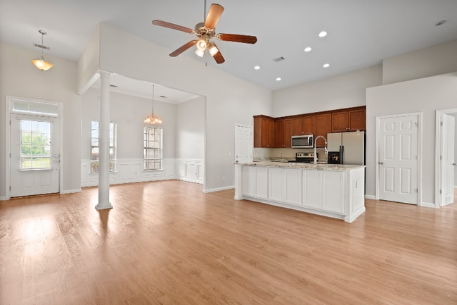 Building Photo - 168 Willow Point Cir
