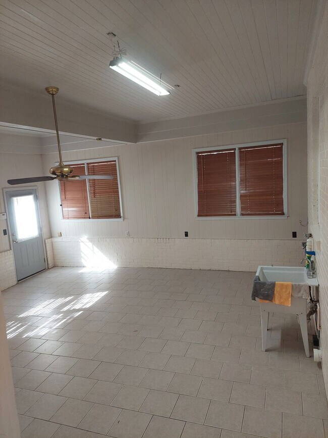 Building Photo - Heart of Midtown