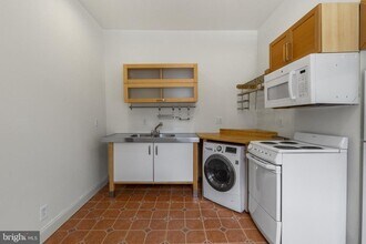 Building Photo - 3001 W Girard Ave