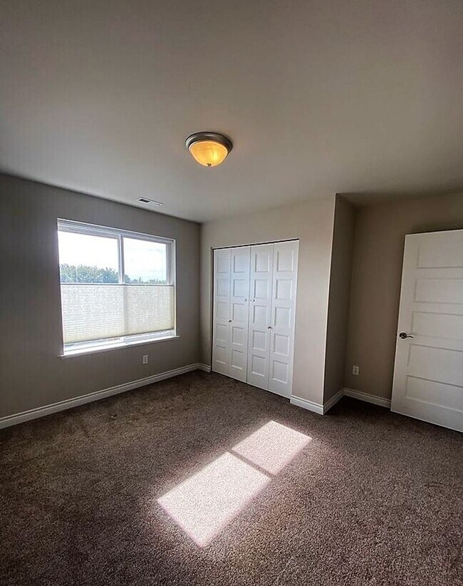 Building Photo - 4318 Blackstone Wy