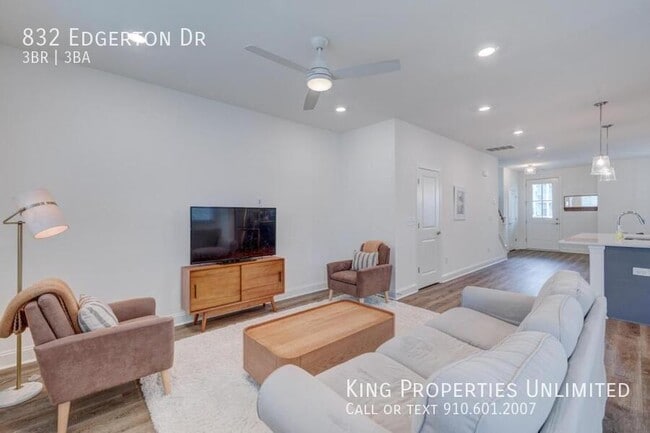 Building Photo - 832 Edgerton Dr