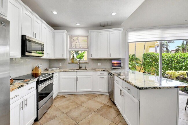 Building Photo - 3567 Commodore Cir