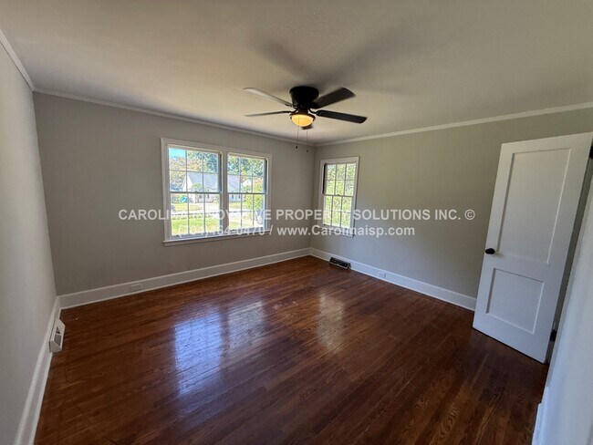 Building Photo - 1102 Ebenezer Ave Ext