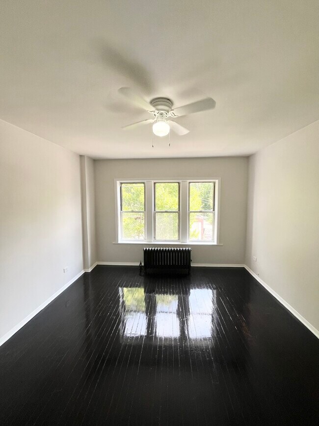 Building Photo - 948 N Kildare Ave