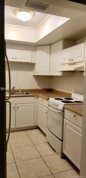 Building Photo - 415 SW 15th St