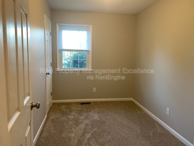 Building Photo - 300 Ln of Sir Lancelot