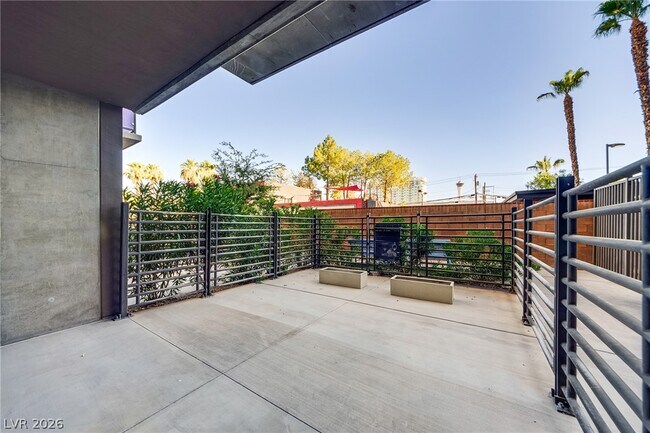 Building Photo - 353 E Bonneville Ave
