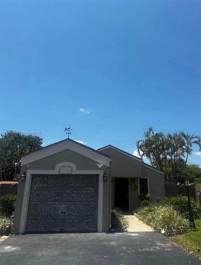 Primary Photo - 8880 SW 23rd St