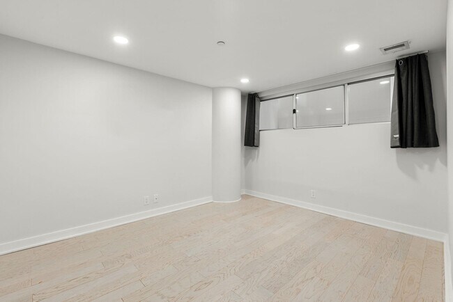 Building Photo - 689 Marin Blvd