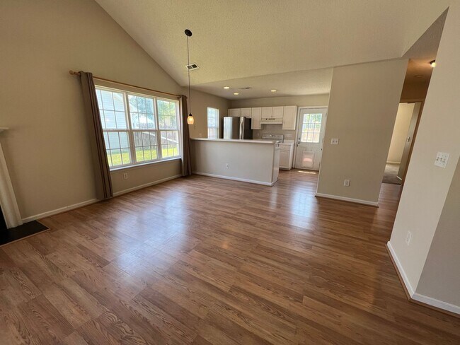 Building Photo - Charming 3 Bedroom, 2 Bath Home in Ogden!