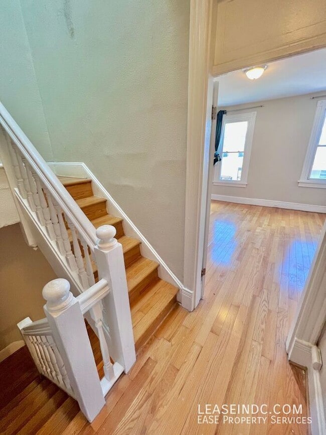 Building Photo - 342 Elm St NW