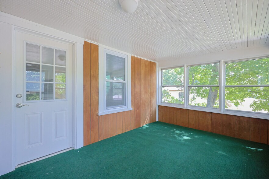 Building Photo - 85 West Main Street